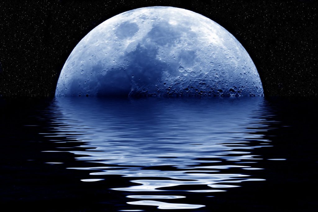 Αναδυόμενη μπλε πανσέληνος / Blue moon rising