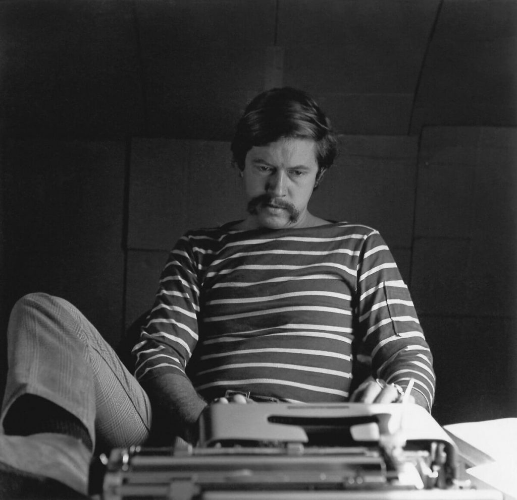 Tom Robbins on his typewriter