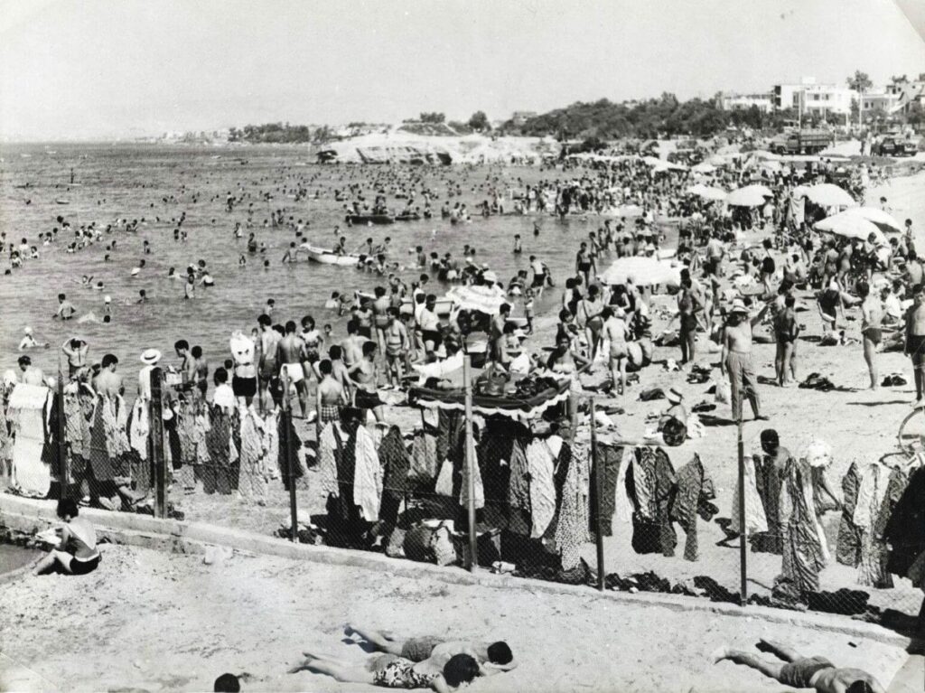 Σκηνές από το καλοκαίρι στην παλιά Αθήνα της δεκαετίας του 60... Η παραλία στον Άλιμο