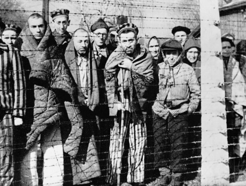 Κρατούμενοι στο στρατόπεδο συγκέντρωσης του Άουσβιτς / Prisoners in Auschwitz