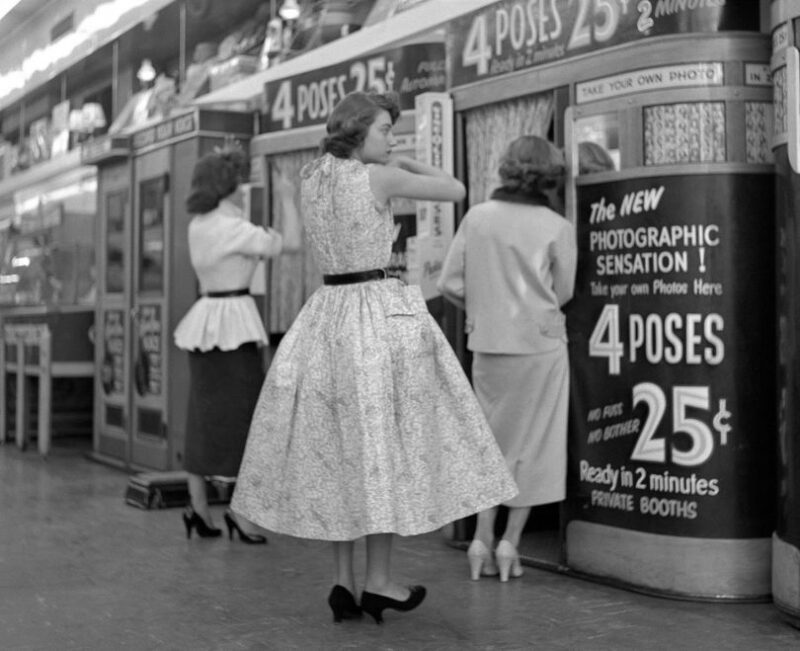 Σκηνές από την καθημερινότητα κατά τη δεκαετία του 50 / Everyday life during the 1950s
