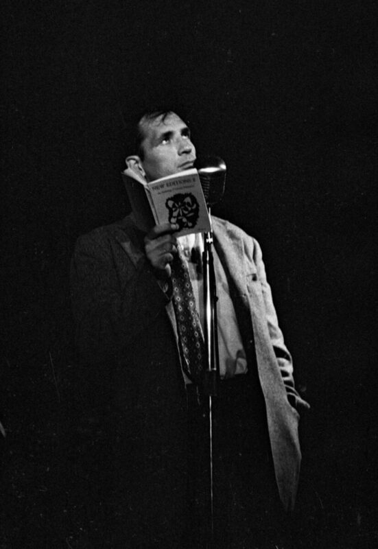 Ο Τζακ Κέρουακ σε απαγγελία βιβλίου / Jack Kerouac reading a book live